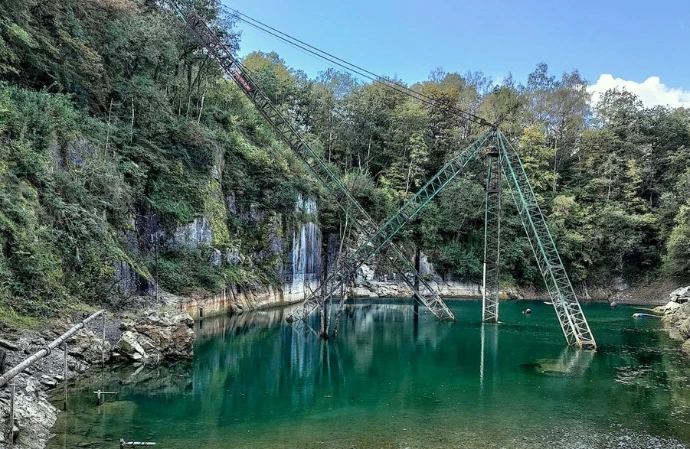 Belgische duiklocatie met helder water en groene natuur
