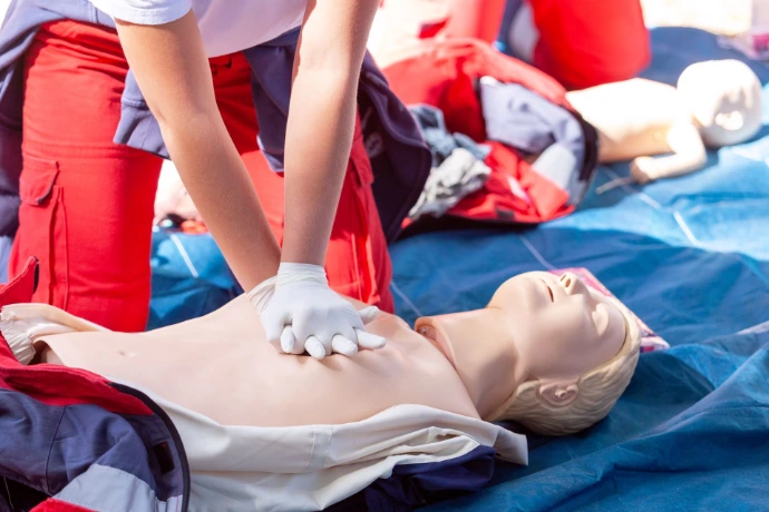 PADI Instructor tijdens emergency care en CPR training