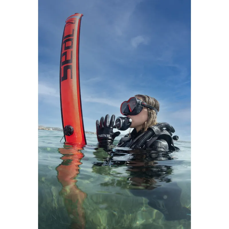 Diver-alert-marker-buoy_95-21_04_800.webp
