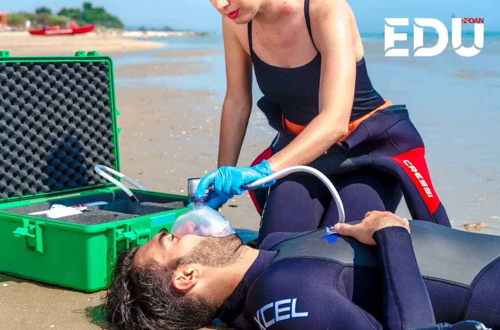 DAN Oxygen First Aid (OFA)